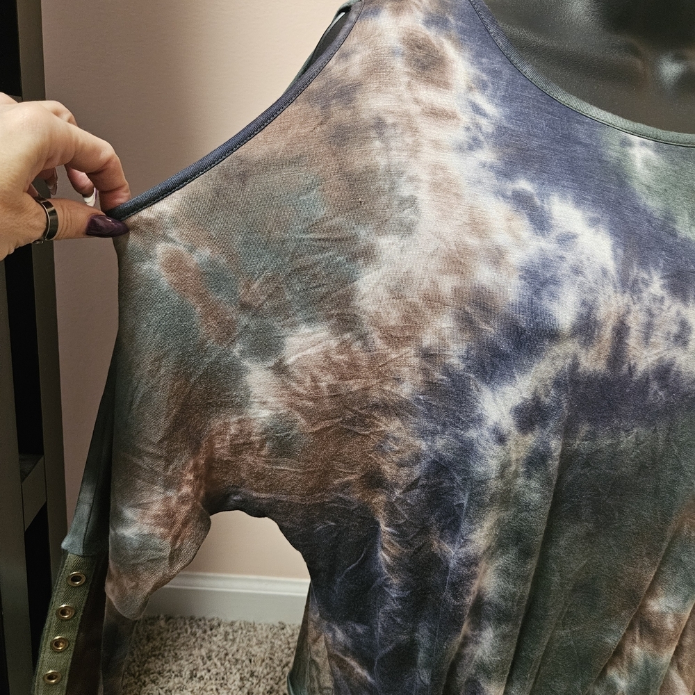 VENUS Earthy Tie-Dye Cold Shoulder Long Sleeve Top With Grommet Sleeves - Picture 7 of 13